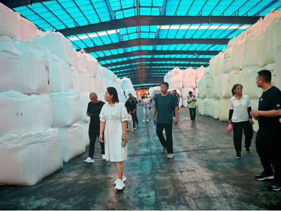 濮陽(yáng)客戶到地豐公司參觀考察